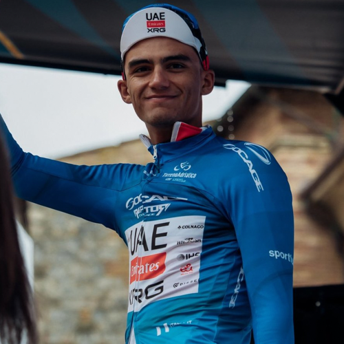 Orgullo mexa: Del Toro arrasa en Italia