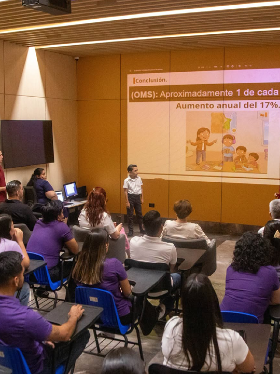 ¡Estudiantes de Victoria crean asistente para apoyar a alumnos con autismo!
